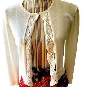 𝅺cable & Gauge sweater, size medium, cropped, light weight,